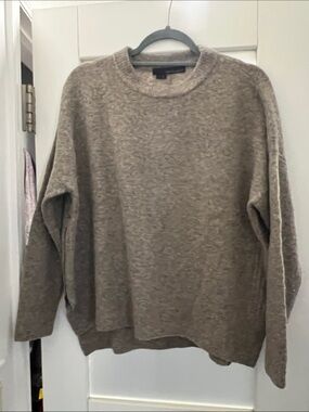 360 Sweater Women’s Crewneck in Heather Taupe